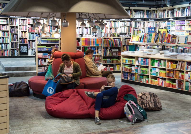 vente-AIGLUN-min_books_bookstore_book_reader_readers_reading_shop_sale_books-849006