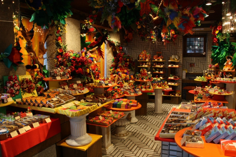 vente-AIGLUN-min_candy_store_chocolate_shop_chocolate_switzerland-393515